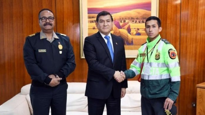 Ministro y policia