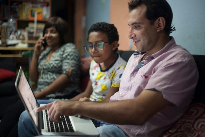 SERVICIOS DE TELECOMUNICACIONES