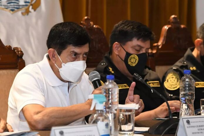 MINISTRO DEL INTERIOR ALFONSO CHAVARRY EN REUNIÓN CON AUTORIDADES