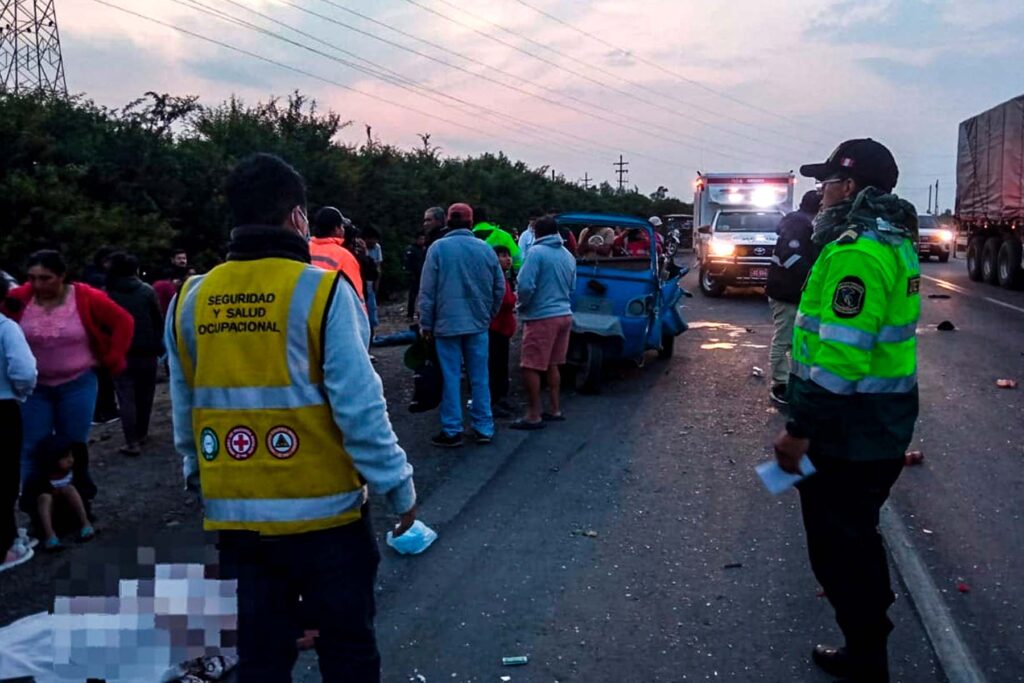 La Libertad: choque entre bus y mototaxi deja 3 personas muertas en la ...