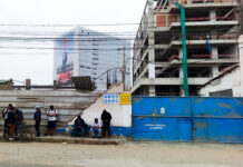 Trabajadores de obra de nueva sede del Gore La Libertad paralizan sus labores por falta de pagos de contratista