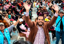 Alcalde Enrique León Clement inicia homenajes a madres en Víctor Larco