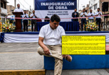 Ley electoral prohíbe a Mario Reyna participar en inauguración de obras y entrega de materiales