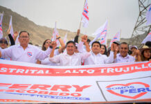 Aldo Carlos promete obras de hospital, cementerio, agua potable y alcantarillado para Alto Trujillo