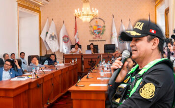 General PNP Ricardo Espinoza planta al Consejo Regional de La Libertad
