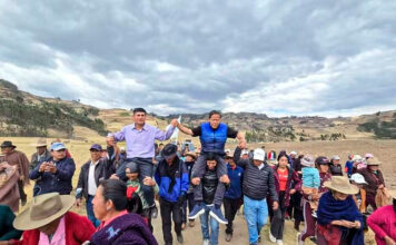 Henry «Chino» Guanilo lleva sus propuestas a San Agustín y es recibido por cientos de pobladores