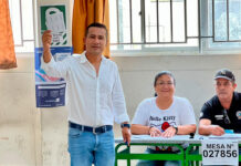 Robert de la Cruz emitió su voto en el colegio San Juan y aseguró que acabará con la mafia de APP